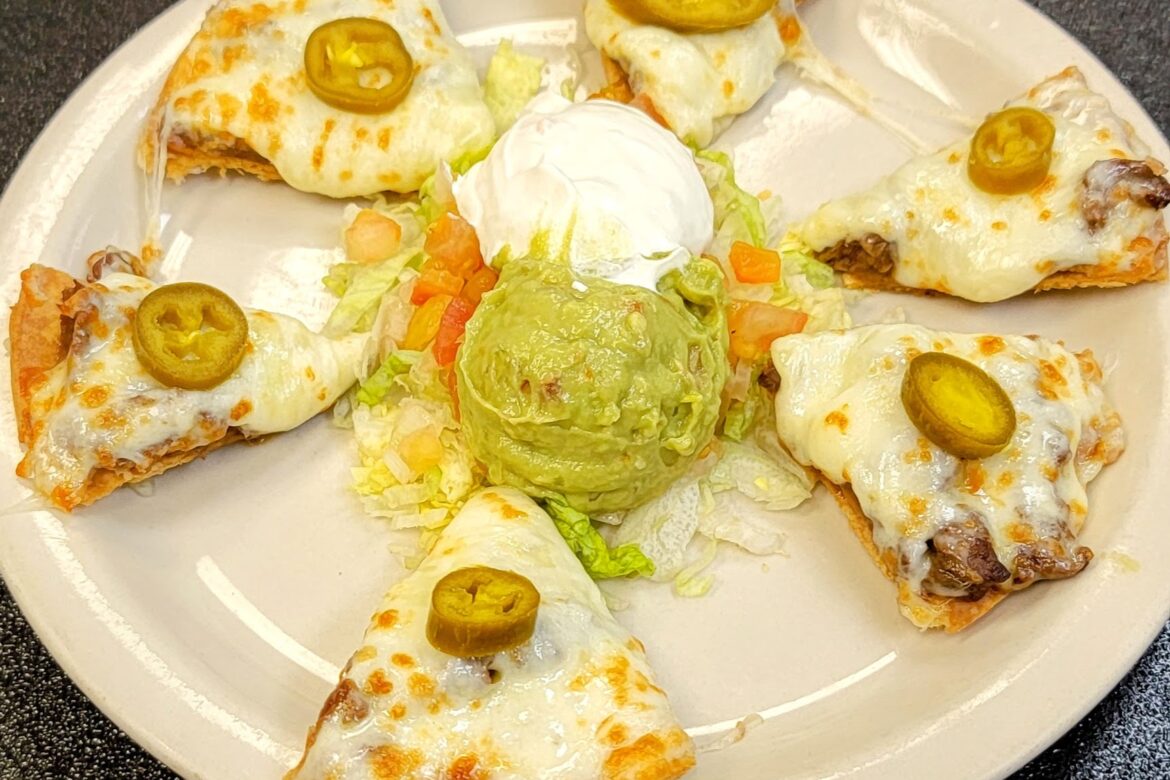 Bistec Nachos (Steak Nachos) are Delicious Nacho chips with Tender Strips of Beef, accompanied with Beans, Cheese, Guacamole, Sour Cream, Sliced Jalapeños, Lettuce, and Diced Tomatoes and Onions. OLE Flaco's Steak house and Mexican Restaurant
