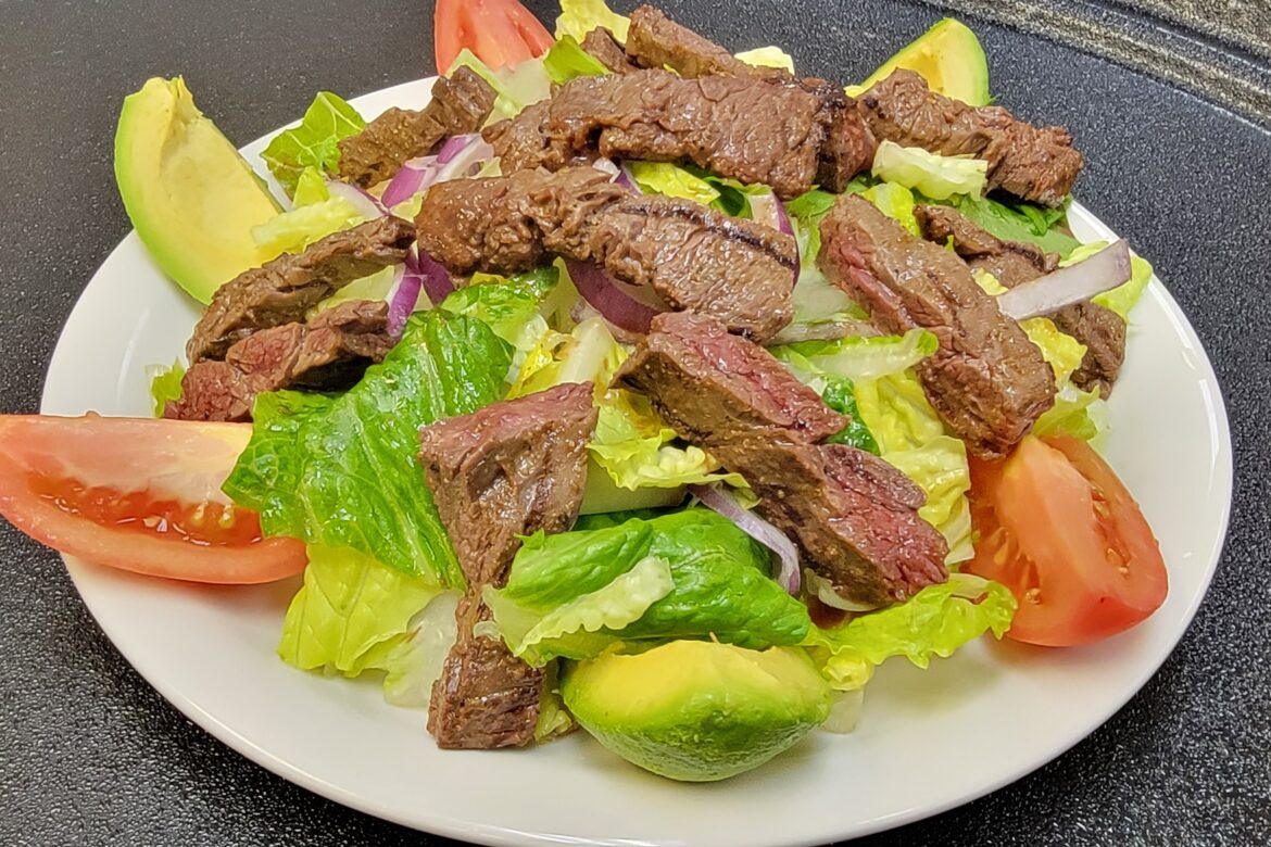 Ensalada de Carne Asada (Grilled Steak Salad› Tender Slices of Steak, Romaine Lettuce, Fresh Slice Tomatoes, Slice of Avocado, with Ranch Dressing