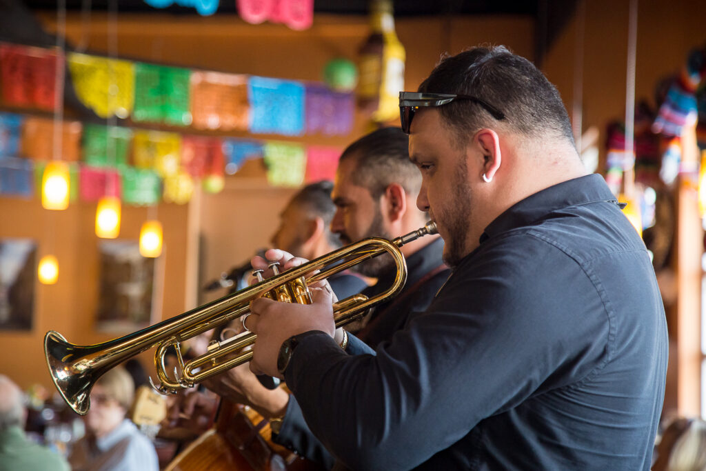 mariachi live at Flaco's Restaurant of Naples with mariachi joya de america